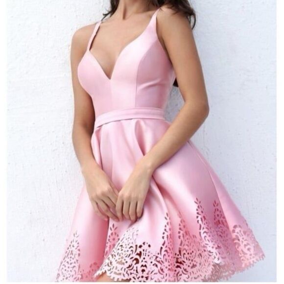 Sherri Hill eyelet lace satin coquette pink plunge neck prom homecoming dress
